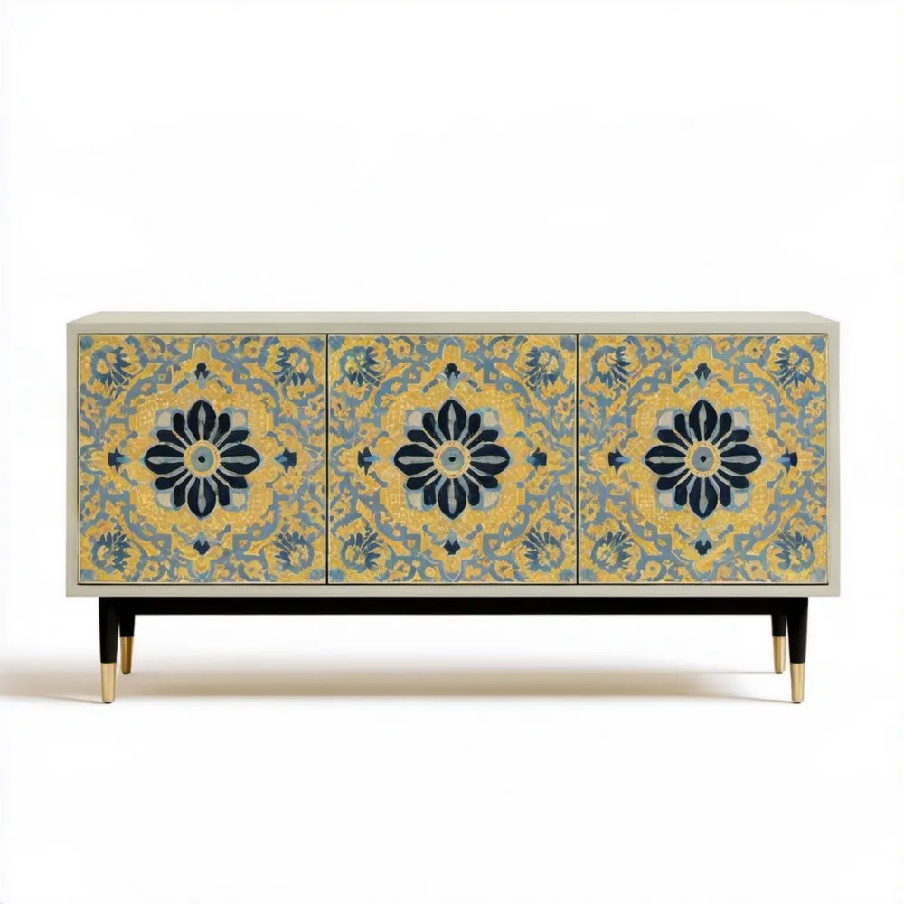 Kremowa komoda z 3 drzwiami i ornamentowym wzorem, 160 x 40 x 75 cm
