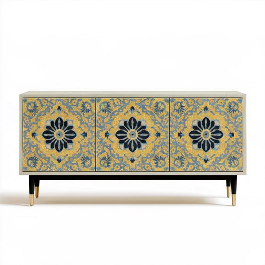 Kremowa komoda z 3 drzwiami i ornamentowym wzorem, 160 x 40 x 75 cm